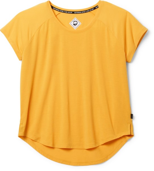 Camiseta Shoreline Gold Outdoor Afro Rei Co-op Trail Mujer