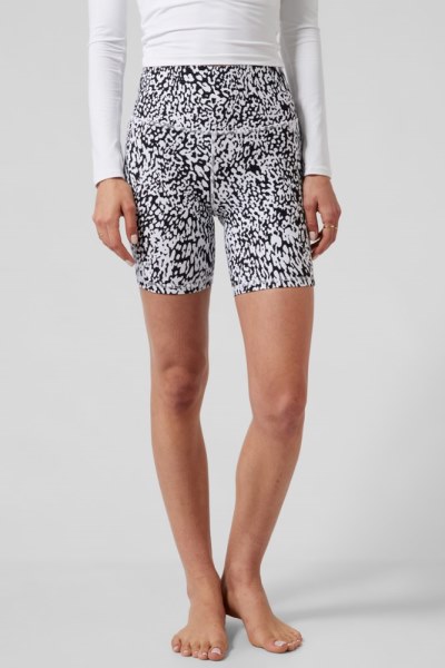 Athleta Salutation Shorts Con Bolsillo Oculto Mujer 7 Entrepierna Negro Rei Co-op